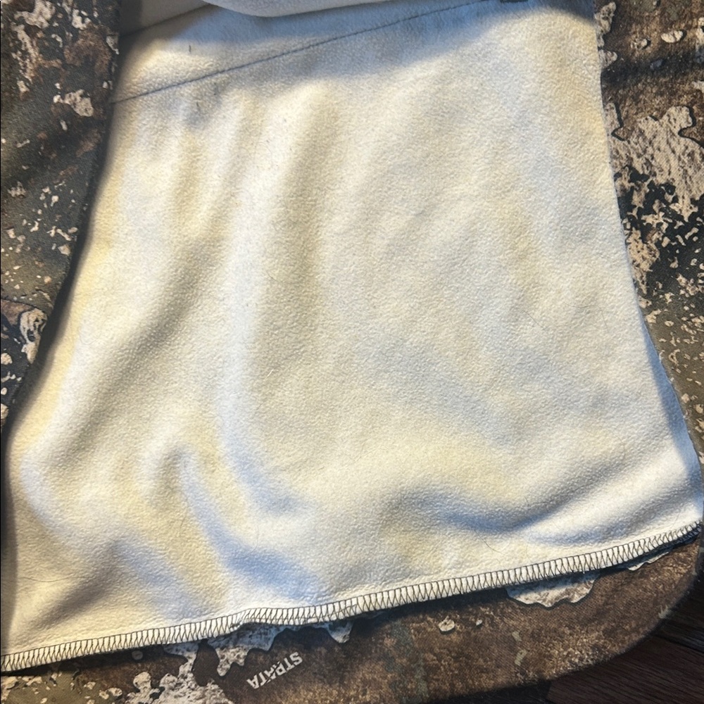 RedHead Camouflage Hoodie with Deer Graphic in box 12 - Picture 5 of 5